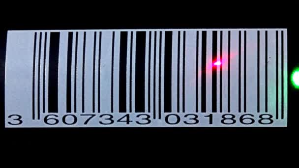 Scannen van een barcode — Stockvideo