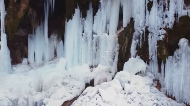 速度慢、瀑布结冰的峡谷 — 图库视频影像