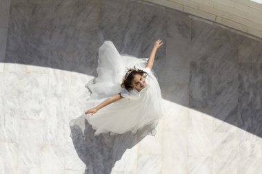 Onun komünyon genç kız