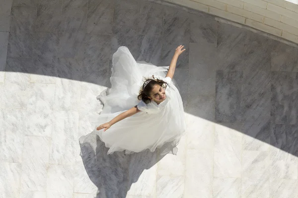 Onun komünyon genç kız