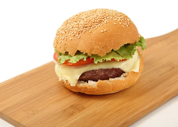 Cheeseburger υπό γωνία — Φωτογραφία Αρχείου