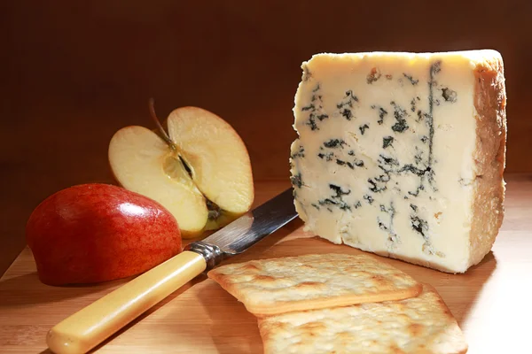 Roquefort and sliced apple low angle — Stock Photo, Image