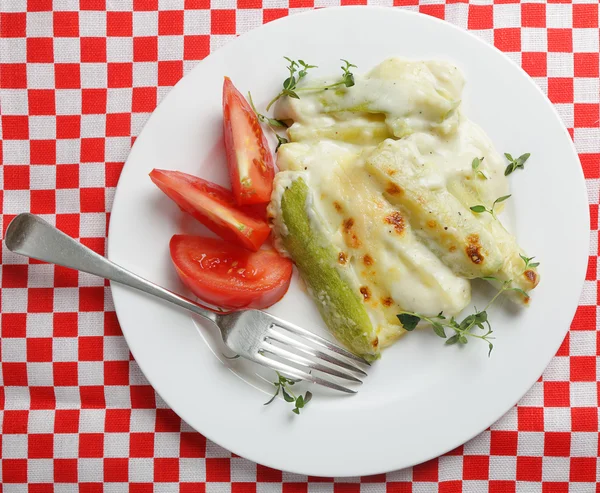 Courgette in bechamel sauce from above — Stock Photo, Image