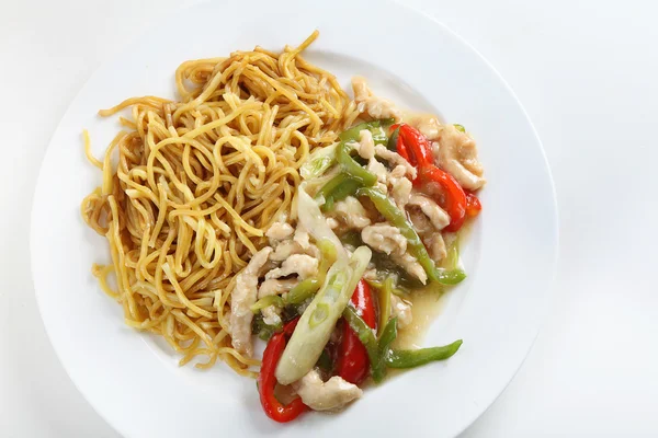 Macarrão de frango desfiado ângulo alto — Fotografia de Stock