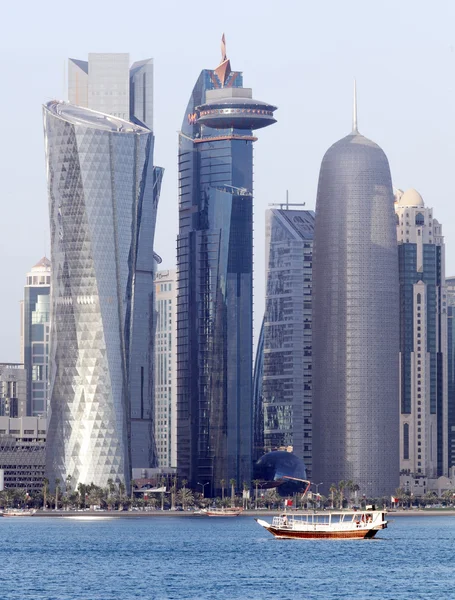 Dhow en doha torens — Stockfoto