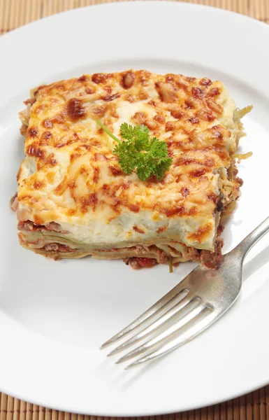 Hausgemachte Lasagne vertikal — Stockfoto