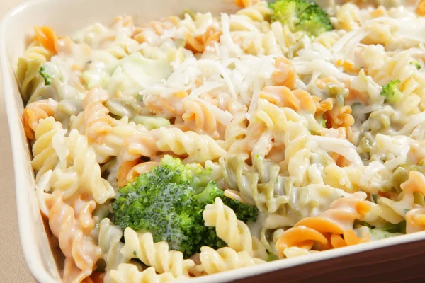Broccoli and pasta bake — Stock Photo, Image