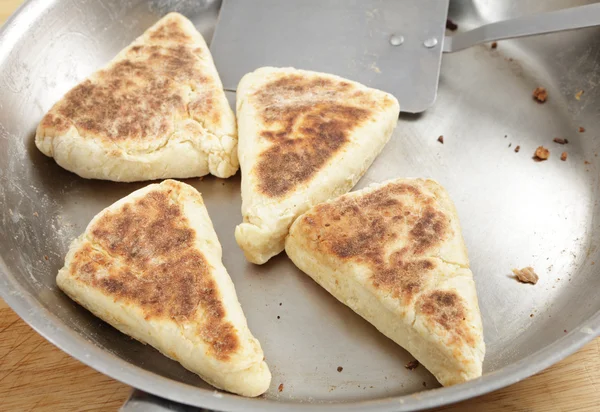 Girdle scones in the pan — Stock Photo, Image