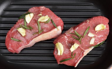 marinading striploin biftek