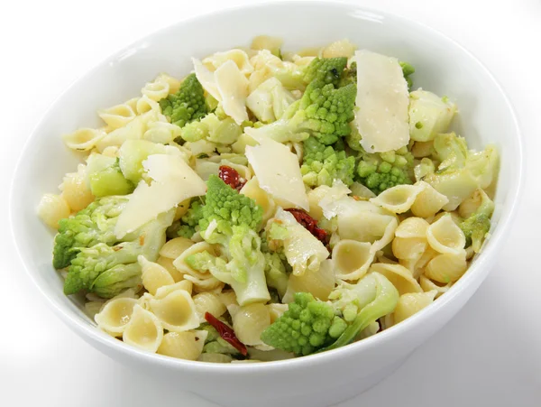 Romanescu and pasta serving bowl — Stock Photo, Image