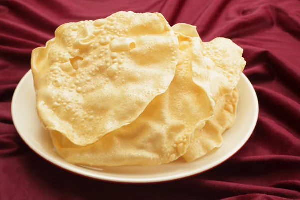 Poppadoms em uma chapa — Fotografia de Stock