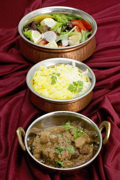 Beef rogan josh with rice and salad — Stock Photo, Image