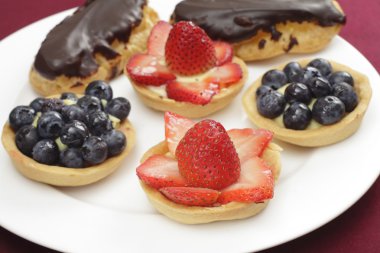 meyve tart yan görünüm