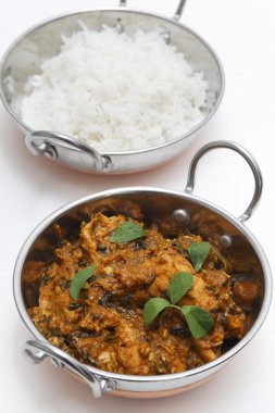Methi tavuk ve pirinç kadai kase dikey