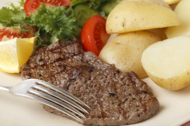 dakika biftek yemek tatlı çatal ile