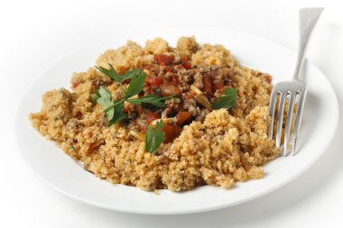 bulgurun ve domates yemek tabağı