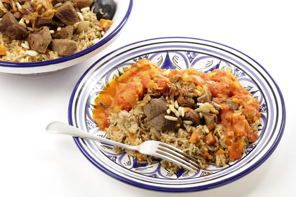 Kabsa 碗和膳食水平 — 图库照片