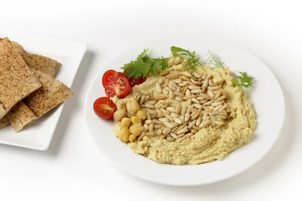 Hummus libanês e pinhões — Fotografia de Stock