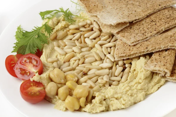 Hummu con piñones asados — Foto de Stock