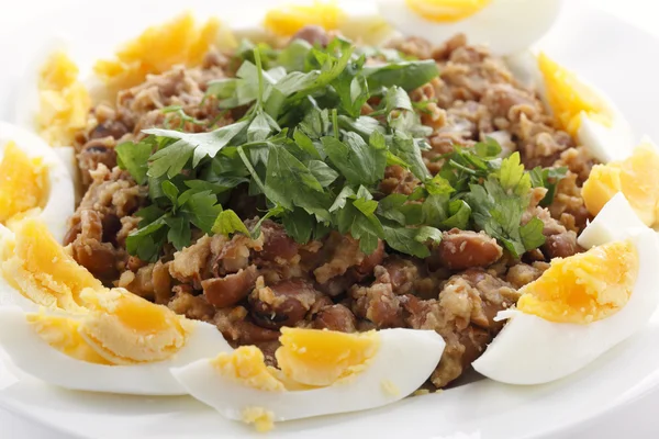 Falta egipcia con huevos cocidos — Foto de Stock