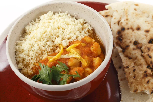 Sopa de grão de bico e tomate com cuscuz — Fotografia de Stock