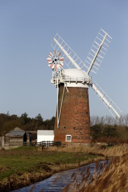 at Rüzgar pompa dikey