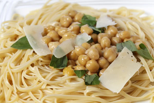 Bavette pasta and chickpeas meal closeup — Stock Photo, Image