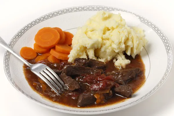 Caçarola de carne e tomate com garfo — Fotografia de Stock