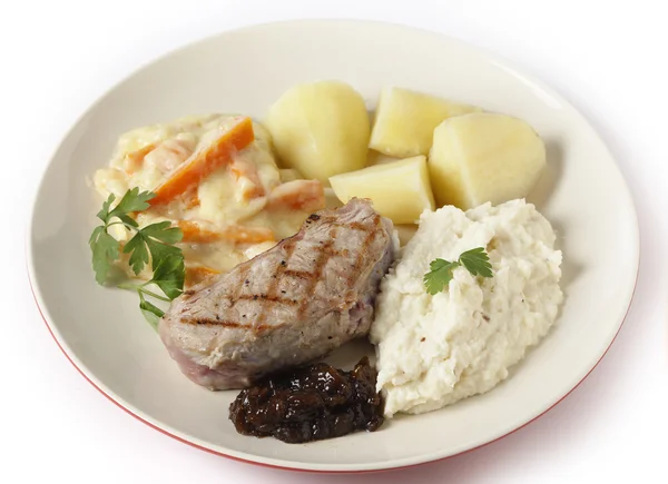 Kalbssteak mit Gourmet-Gemüse Seitenansicht — Stockfoto