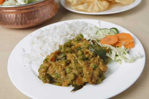 Curry korma vegetal e arroz — Fotografia de Stock