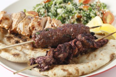 Sumak kebap köfte ve taouk plaka