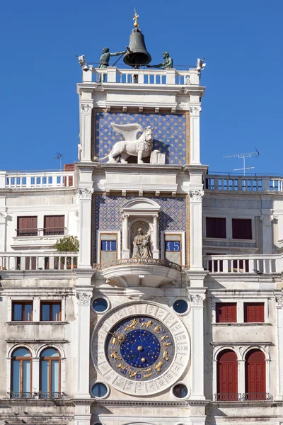 Der uhrturm in venedig — Stockfoto