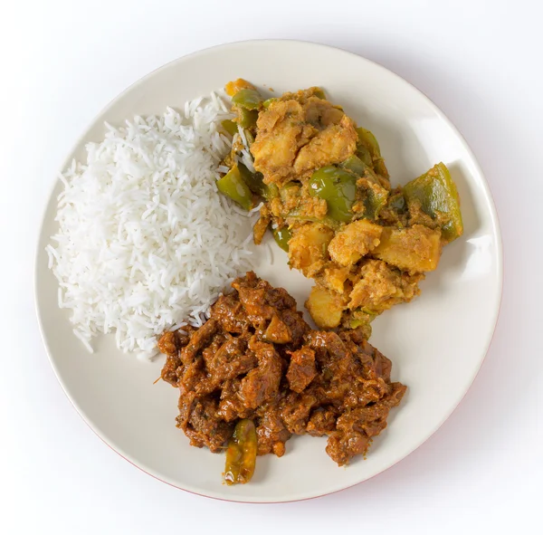 Rundvlees curry met rijst en aardappelen — Stockfoto