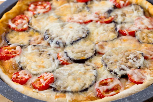 Hausgemachte Auberginen-Pizza — Stockfoto