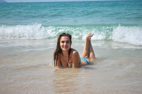 海滩上的女人 — 图库照片#