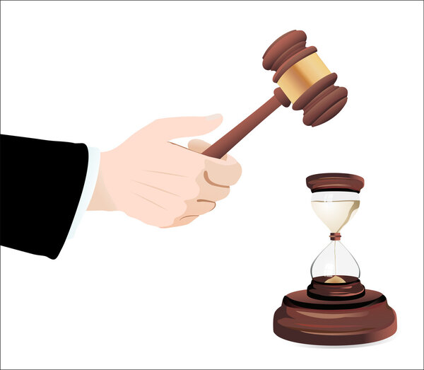 Песочные часы и молоток в руке изолированы на белом
