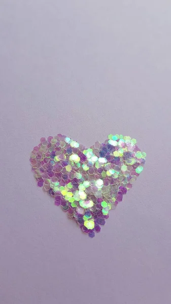 Cuore Viola Fatto Paillettes Tavolo Lilla — Foto Stock