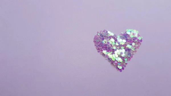 Coeur Brillant Fait Paillettes Sur Une Table Violette Espace Copie — Photo