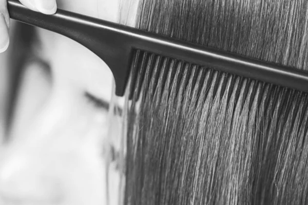 Process Combining Fine Black Comb Hair Silver Shine — Stock Photo, Image