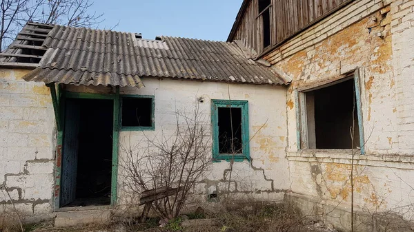 Destroyed Rural Barn House Broken Windows Doors Abandoned Home Shabby — Stock Photo, Image