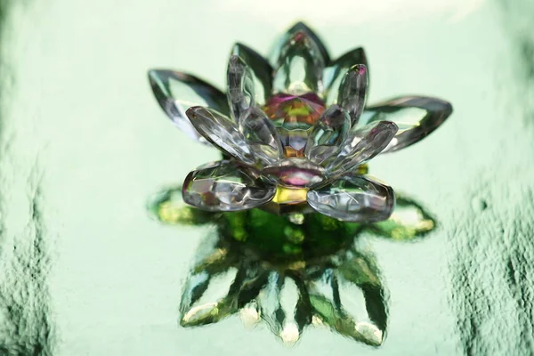 Crystal Lotus Shiny Green Background Light Reflection Anahata Chakra Symbol — Stock Photo, Image