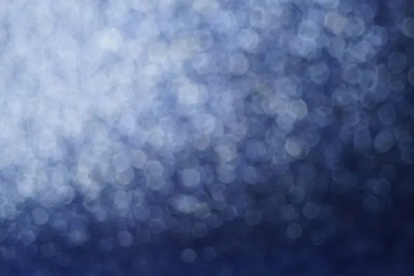 Fondo Azul Brillante Borroso Con Burbujas Redondas Plateadas — Foto de Stock