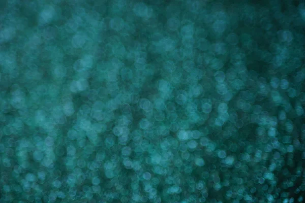 Fondo Esmeralda Verde Brillante Desenfocado Con Burbujas Redondas — Foto de Stock