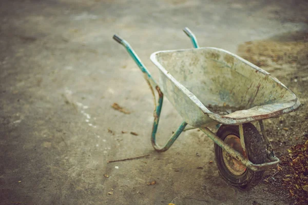 Vuile Lege Tuin Kruiwagen Eenwieler Weg — Stockfoto