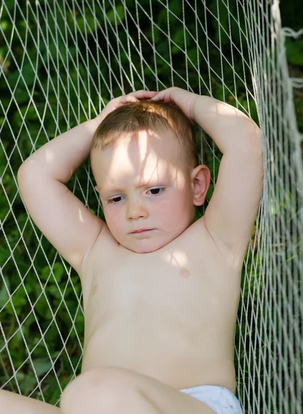 Niño perdido en el pensamiento — Foto de Stock