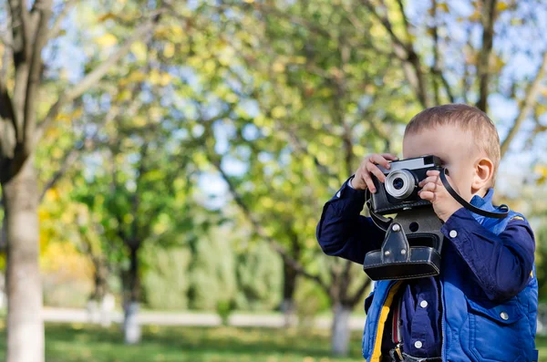 Young boy taking a photograph — Stock Photo, Image