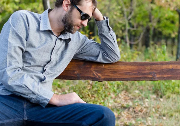 Uomo nel profondo del pensiero — Foto Stock