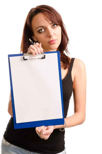 Mujer sosteniendo un portapapeles con papel en blanco —  Fotos de Stock