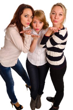 Üç seksi kız öpücük üfleme