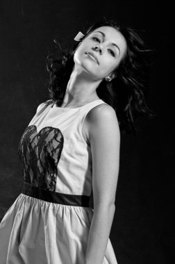 Güzel, gülümseyen kadın